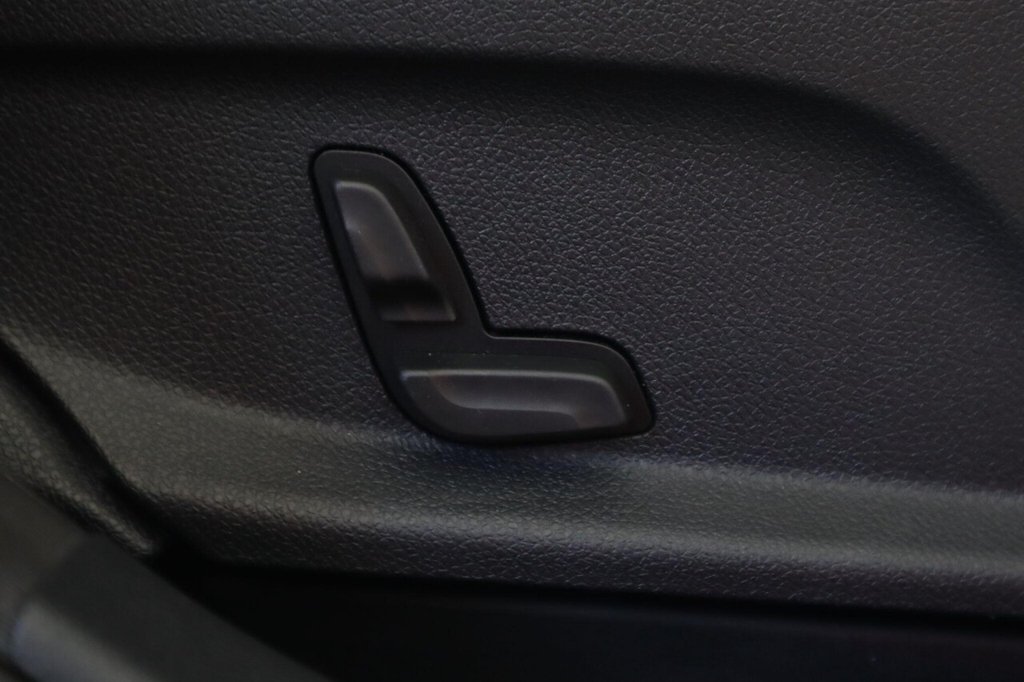 Used Mercedes-Benz GLC 2021 for sale - 76642449: Photo 28