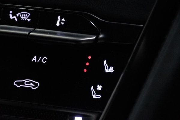 Used Aston Martin DB11 2020 for sale - 74931012: Photo 38