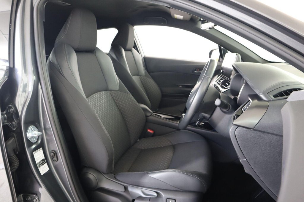 Used Toyota C-HR 2022 for sale - 76376057: Photo 14