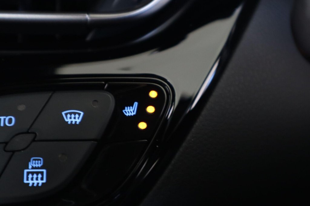 Used Toyota C-HR 2022 for sale - 76642457: Photo 22