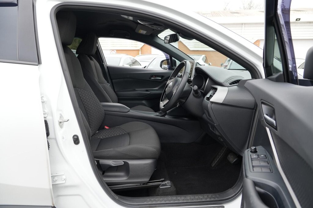 Used Toyota C-HR 2023 for sale - 78030861: Photo 23