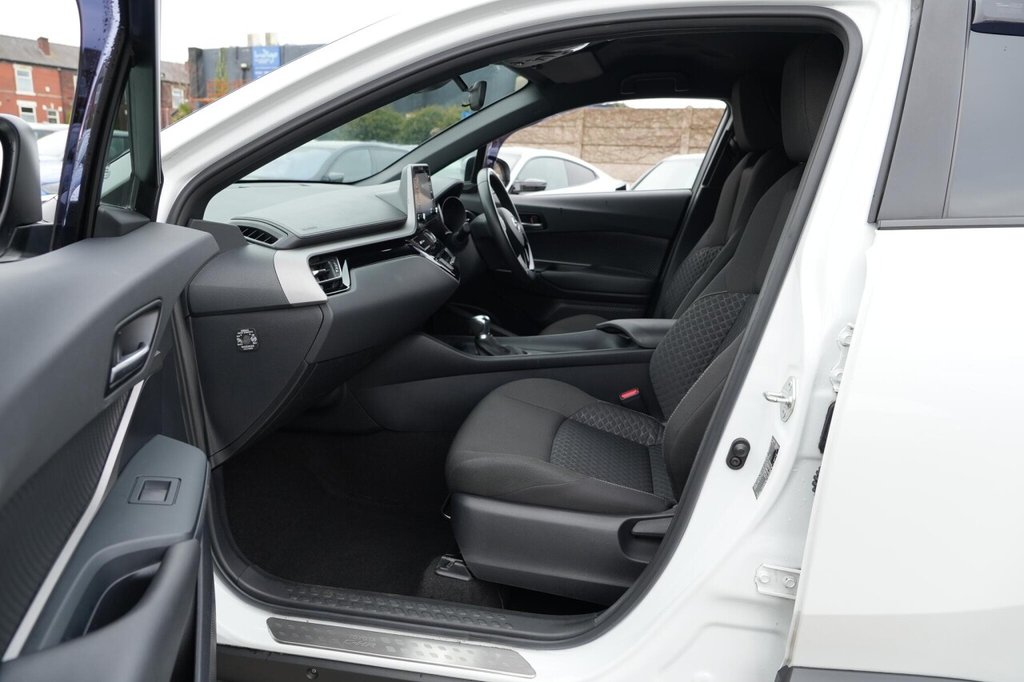 Used Toyota C-HR 2023 for sale - 78030861: Photo 25