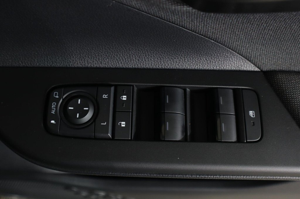 Used Toyota C-HR 2024 for sale - 77188600: Photo 25