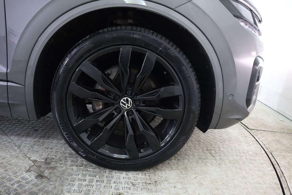 Used Volkswagen Touareg 2023 for sale - 77667557: Photo 31