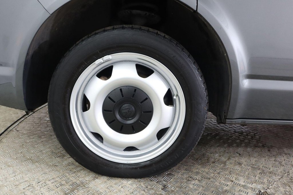 Used Volkswagen Transporter Shuttle 2019 for sale - 76417235: Photo 24