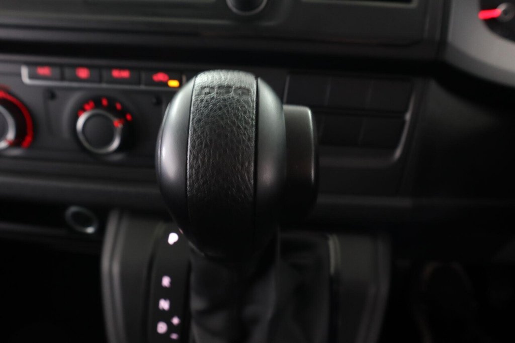 Used Volkswagen Transporter Shuttle 2019 for sale - 76417235: Photo 27