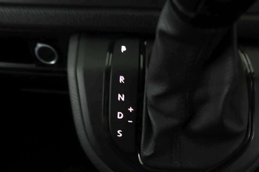 Used Volkswagen Transporter Shuttle 2019 for sale - 76417235: Photo 47