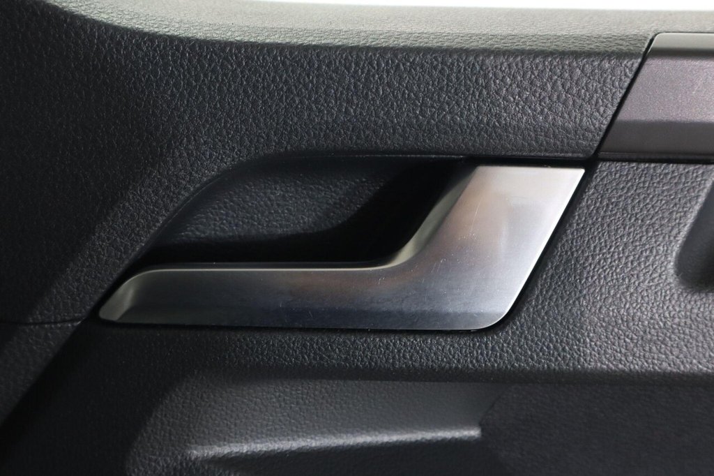 Used Volkswagen Transporter Shuttle 2019 for sale - 76417235: Photo 48