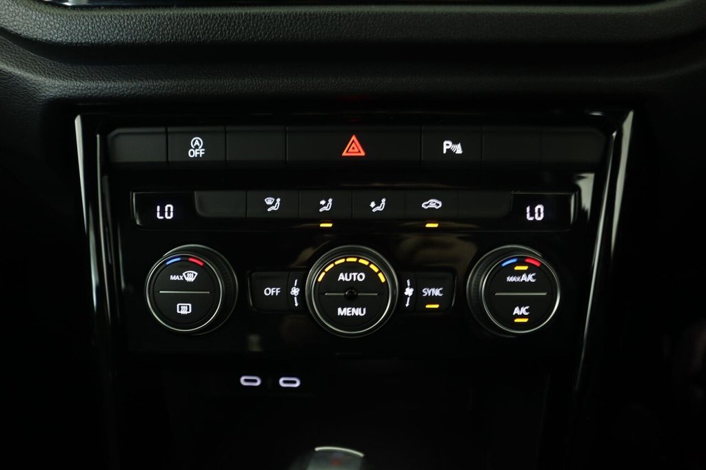 Used Volkswagen T-Roc 2022 for sale - 77250460: Photo 21