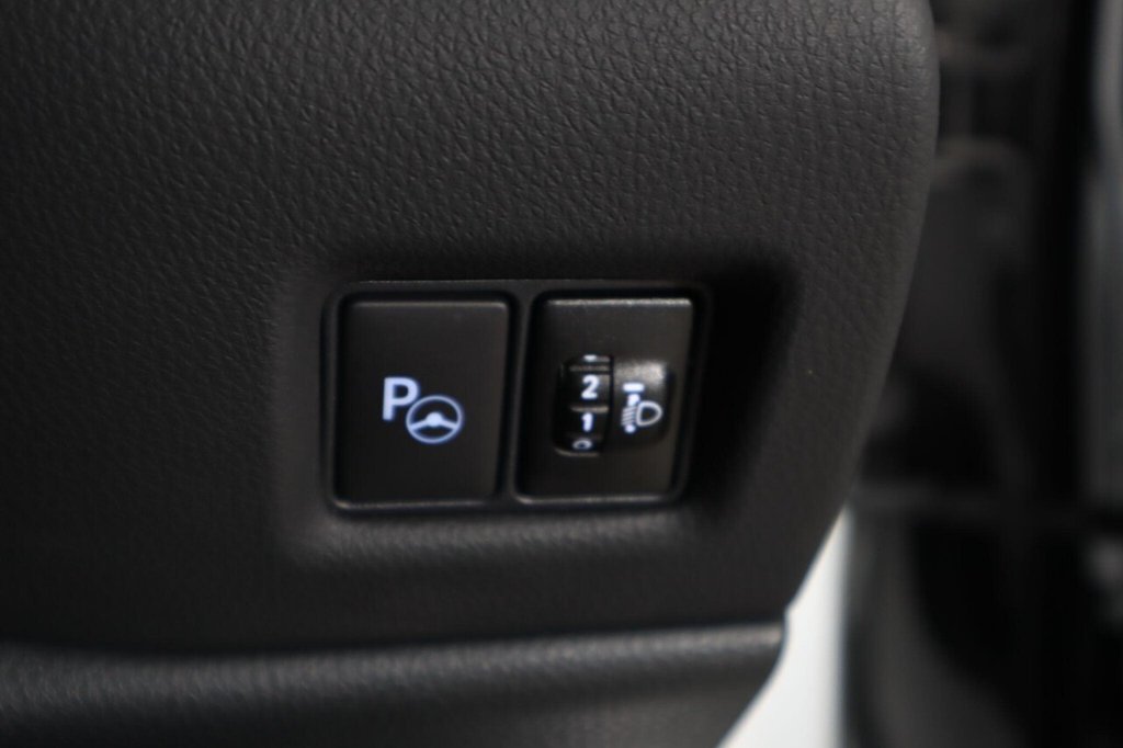 Used Toyota C-HR 2023 for sale - 77250778: Photo 25