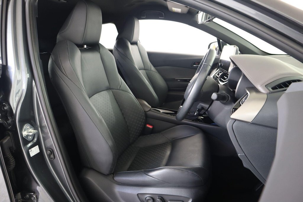 Used Toyota C-HR 2023 for sale - 78145337: Photo 13