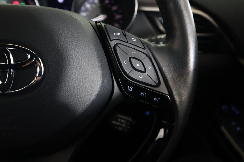 Used Toyota C-HR 2023 for sale - 78145337: Photo 17