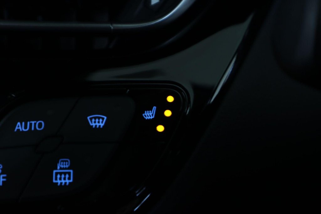 Used Toyota C-HR 2023 for sale - 78145337: Photo 23