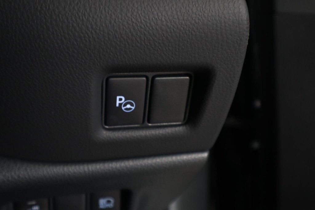 Used Toyota C-HR 2023 for sale - 78145337: Photo 25