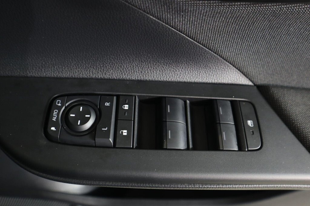 Used Toyota C-HR 2024 for sale - 77153626: Photo 26