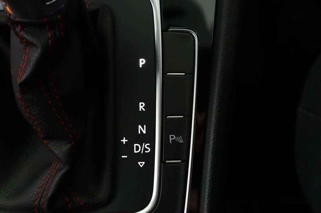 Used Volkswagen Golf 2018 for sale - 76604984: Photo 24