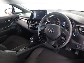Used Toyota C-HR 2023 for sale - 79072408: Photo