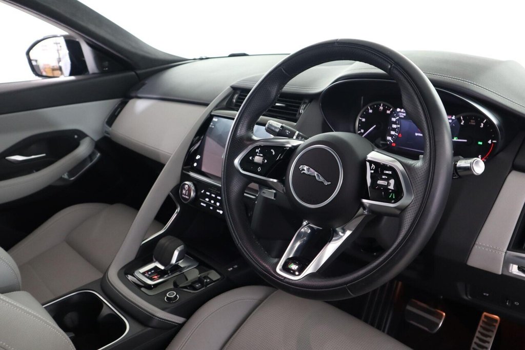 Used Jaguar E-Pace 2022 for sale - 76323408: Photo 3