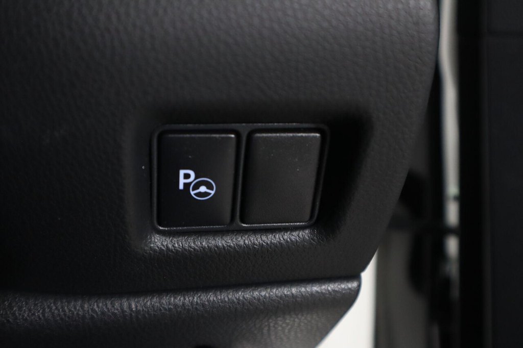 Used Toyota C-HR 2022 for sale - 76768700: Photo 27