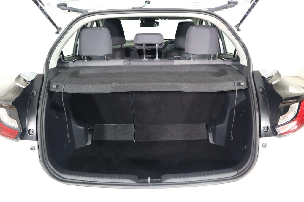 Used Toyota Yaris 2023 for sale - 76914792: Photo 40