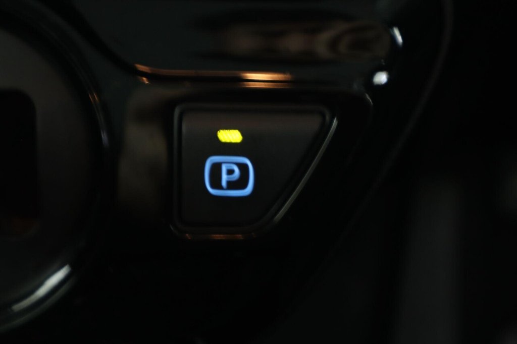 Used Toyota Prius 2021 for sale - 76439180: Photo 21