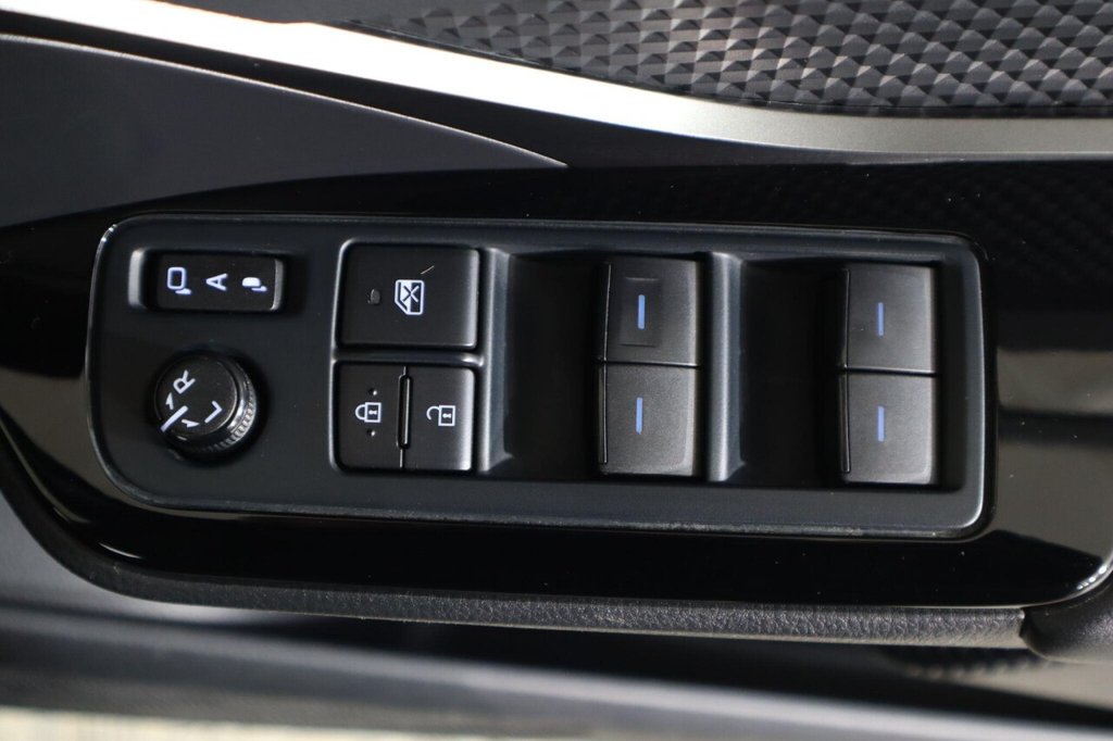 Used Toyota C-HR 2022 for sale - 76386439: Photo 24