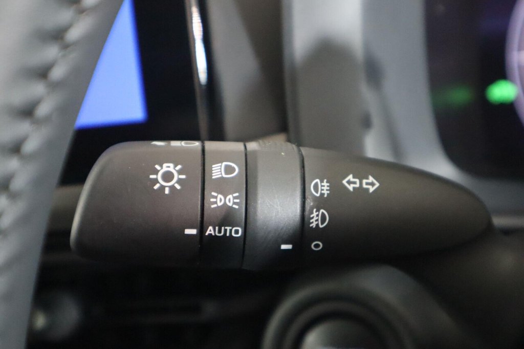 Used Toyota C-HR 2024 for sale - 76368238: Photo 24