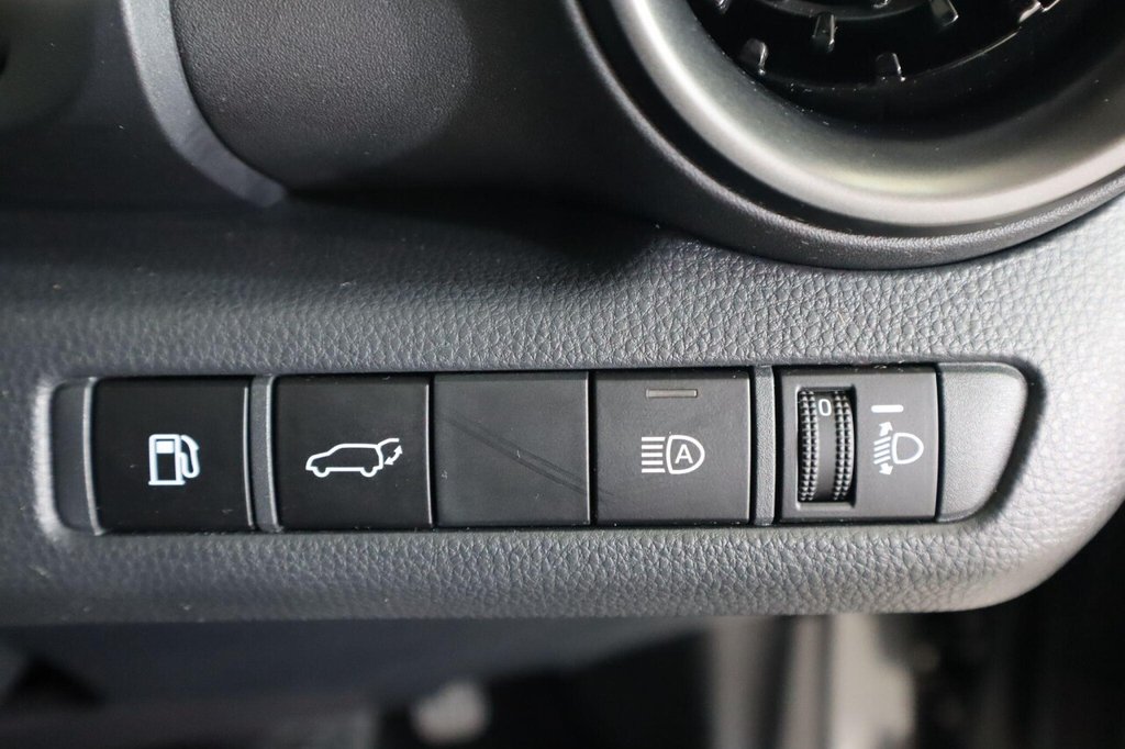 Used Toyota C-HR 2024 for sale - 76368238: Photo 30