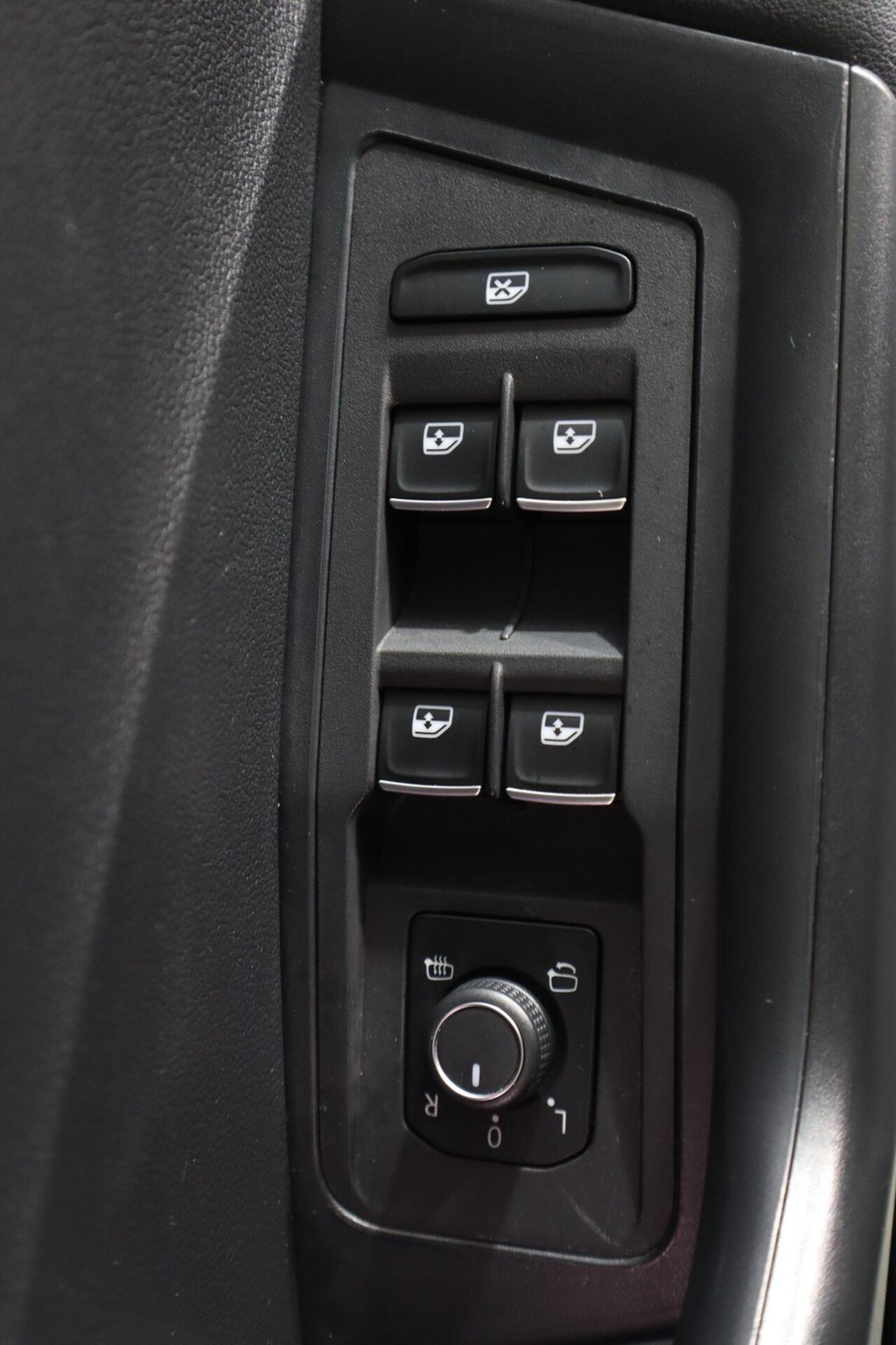 Used Volkswagen T-Roc 2019 for sale - 76632567: Photo 28