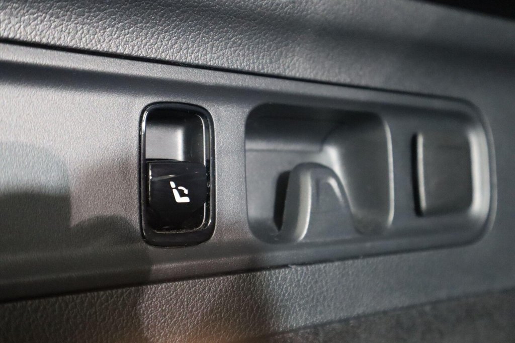 Used Mercedes-Benz GLC 2023 for sale - 77027506: Photo 17