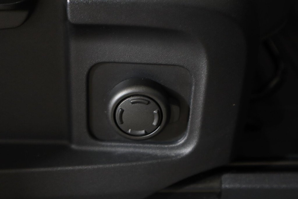 Used Land Rover Defender 2023 for sale - 76482214: Photo 26