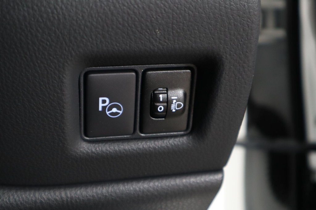 Used Toyota C-HR 2023 for sale - 78030817: Photo 24