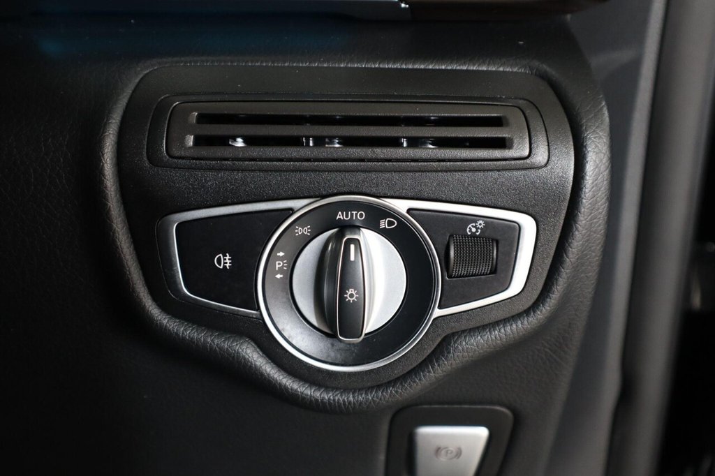 Used Mercedes-Benz V-Class 2020 for sale - 76417617: Photo 26