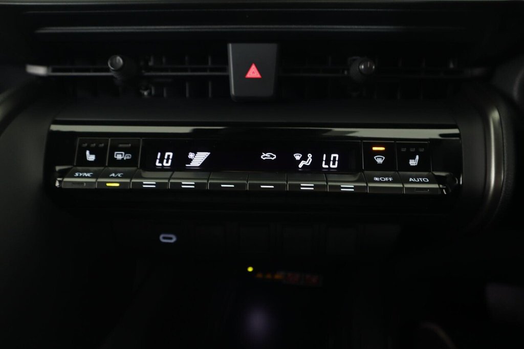 Used Toyota C-HR 2024 for sale - 77452408: Photo 32