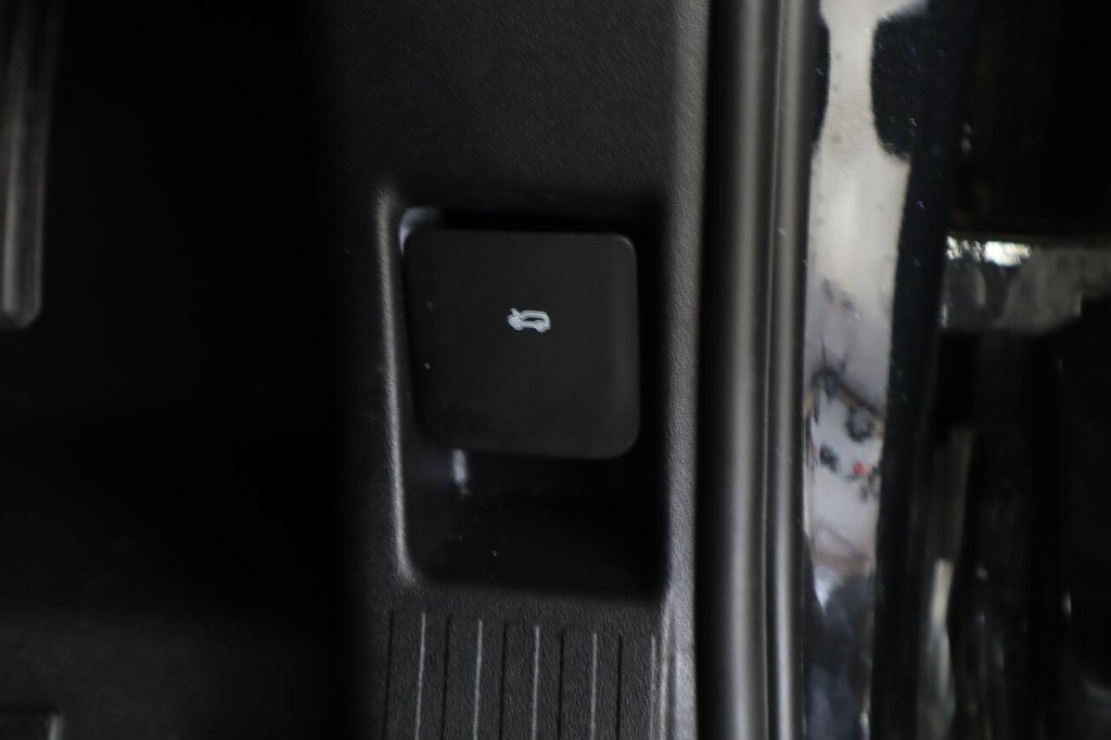 Used Land Rover Defender 2023 for sale - 77356163: Photo 31