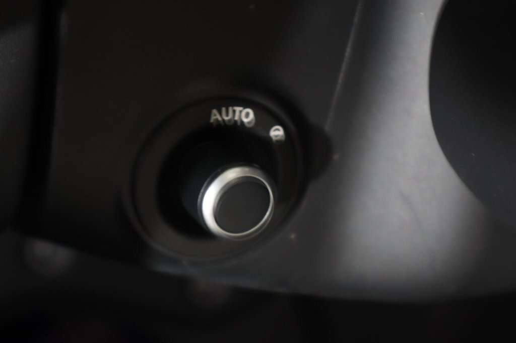 Used Land Rover Defender 2023 for sale - 77356163: Photo 33