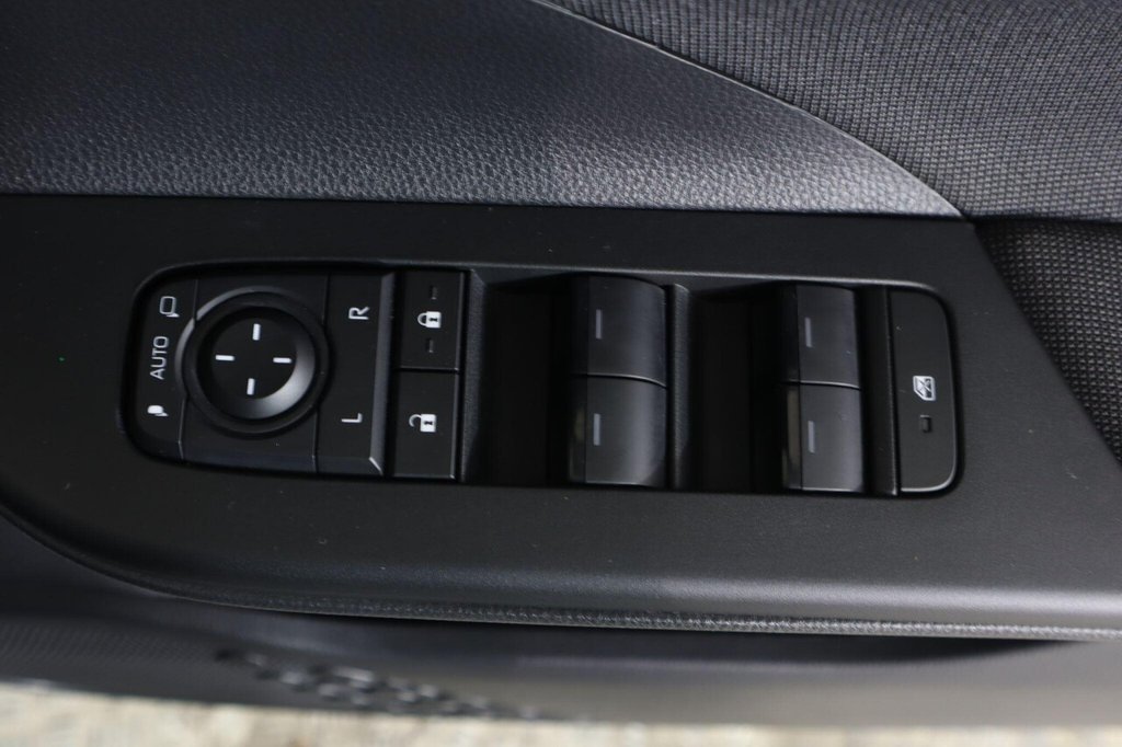 Used Toyota C-HR 2024 for sale - 77437339: Photo 24