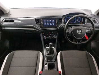 Used Volkswagen T-Roc 2018 for sale - 77751108: Photo