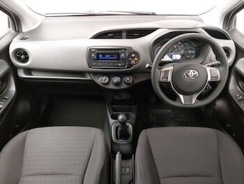 Used Toyota Yaris 2017 for sale - 77448203: Photo