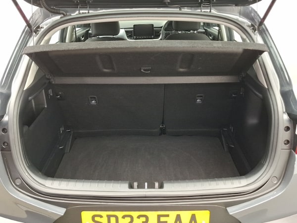 Used Kia Stonic 2023 for sale - 76258495: Photo 8