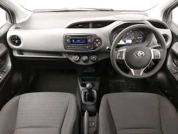 Used Toyota Yaris 2017 for sale - 77947431: Photo