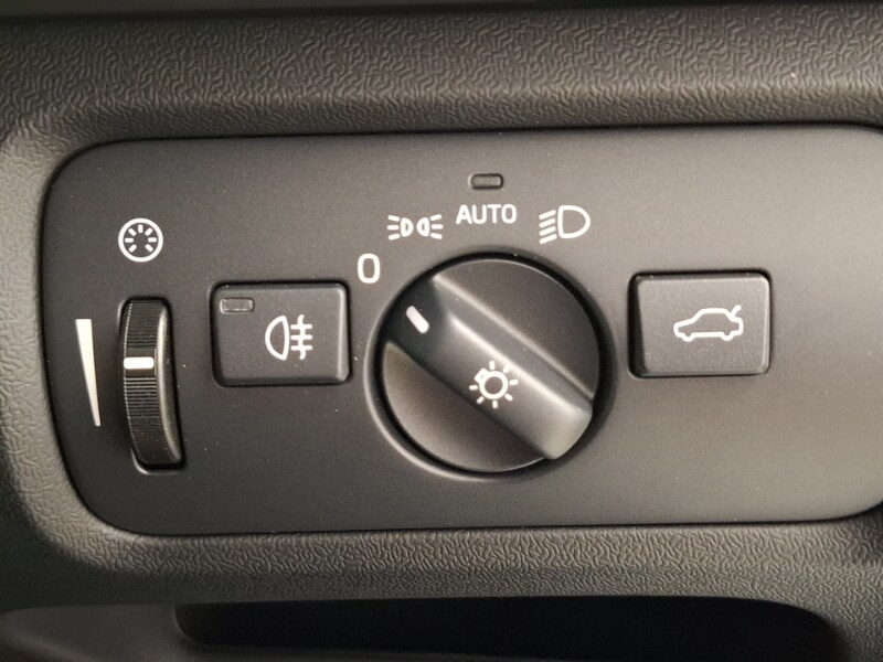 Used Volvo V40 2019 for sale - 77024411: Photo 18