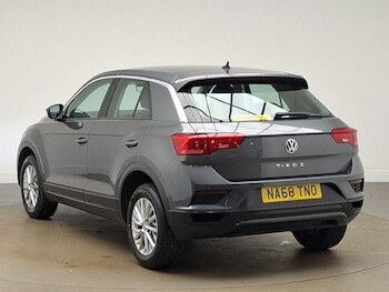 Used Volkswagen T-Roc 2018 for sale - 77889476: Photo