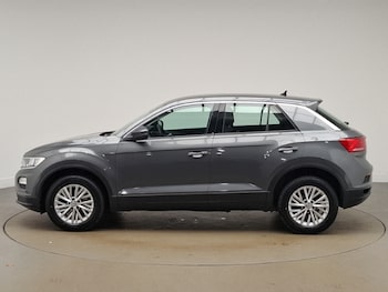 Used Volkswagen T-Roc 2018 for sale - 77889476: Photo