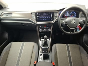 Used Volkswagen T-Roc 2019 for sale - 76464800: Photo