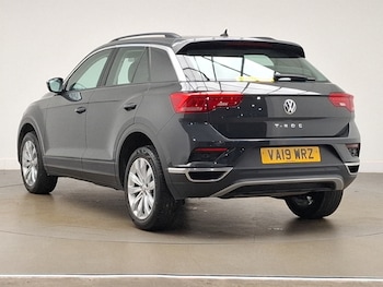 Used Volkswagen T-Roc 2019 for sale - 76464800: Photo