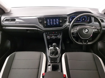 Used Volkswagen T-Roc 2018 for sale - 76543404: Photo