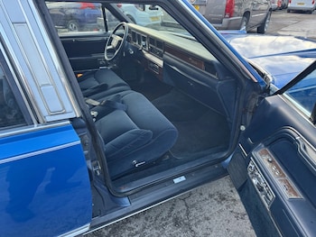 Used Lincoln Town Car 1988 for sale - 78500283: Photo