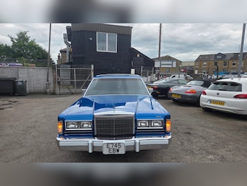 Used Lincoln Town Car 1988 for sale - 78500283: Photo