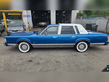 Used Lincoln Town Car 1988 for sale - 78500283: Photo